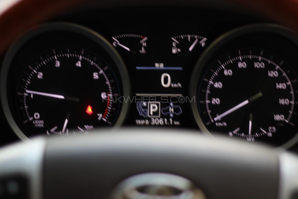 Toyota Land Cruiser 2013 for Sale in Karachi Toyota Land Cruiser 2013 for Sale in Karachi Image-5