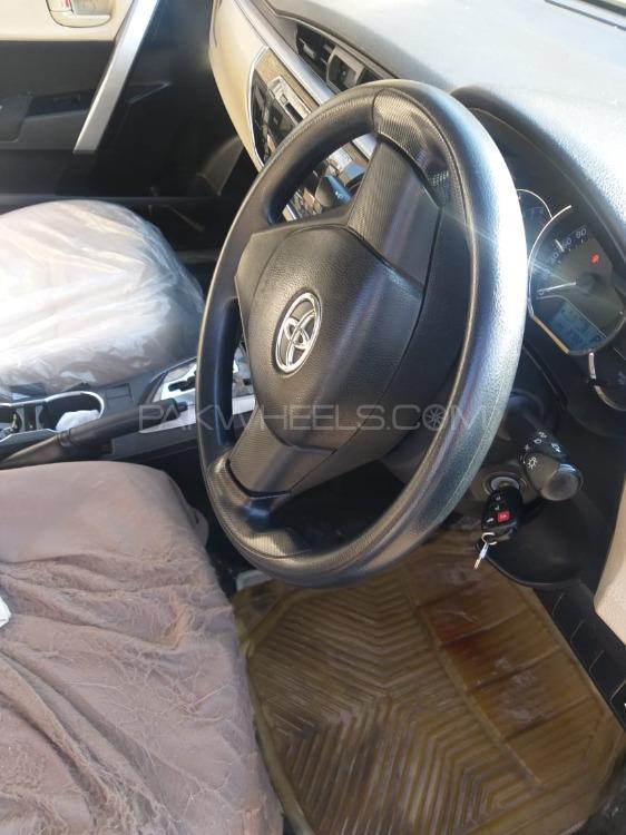 Toyota Corolla 2017 for Sale in Peshawar Image-1