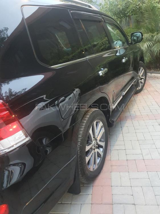 Toyota Land Cruiser 2016 for Sale in Lahore Toyota Land Cruiser 2016 for Sale in Lahore Image-2