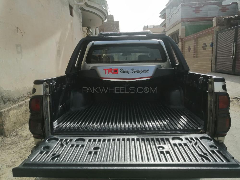 Toyota Hilux 2005 for Sale in Toba Tek Singh Toyota Hilux 2005 for Sale in Toba Tek Singh Image-6