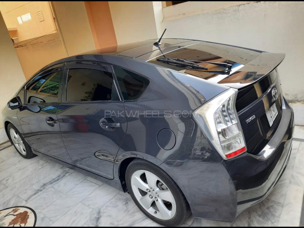 Toyota Prius 2011 for Sale in Lahore Toyota Prius 2011 for Sale in Lahore Image-3