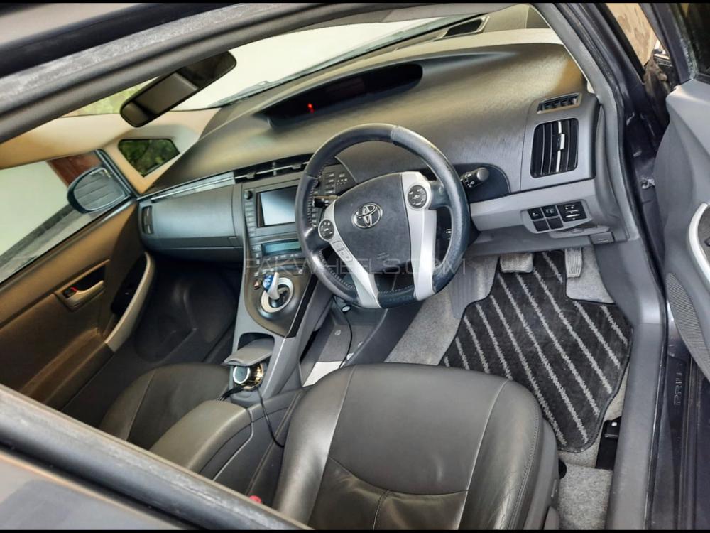 Toyota Prius 2011 for Sale in Lahore Toyota Prius 2011 for Sale in Lahore Image-5