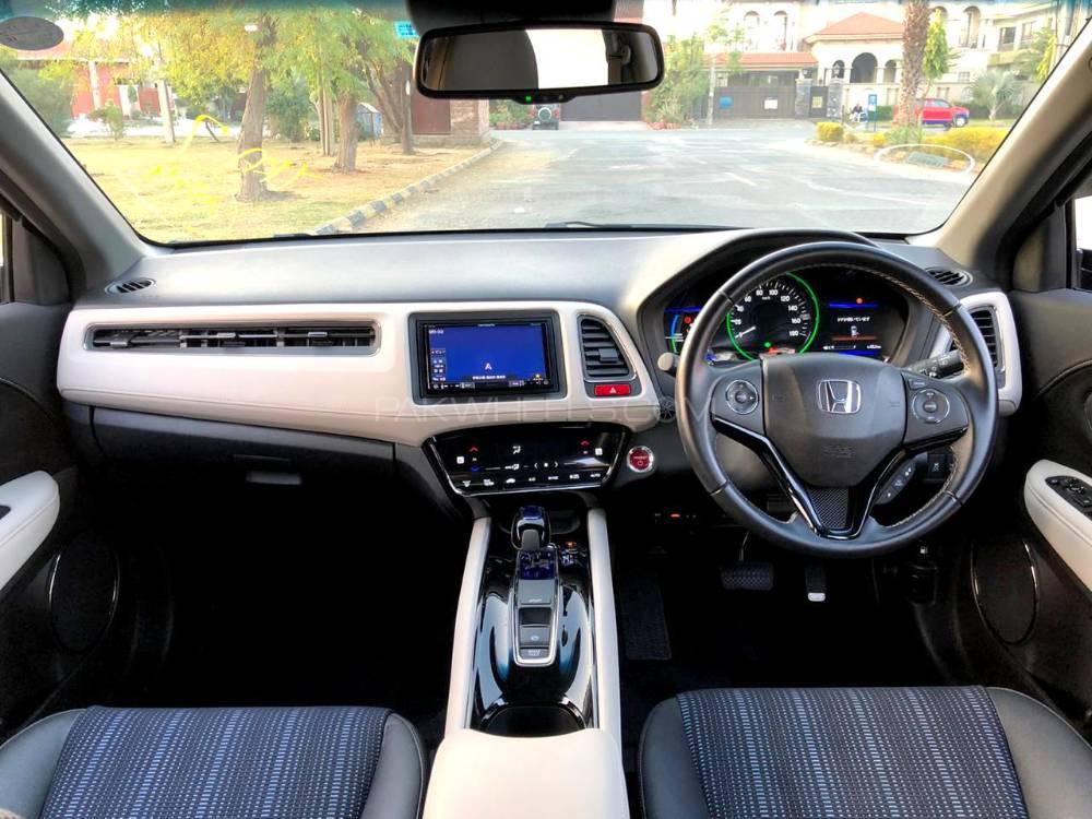 Honda Vezel 2015 for Sale in Lahore Image-1