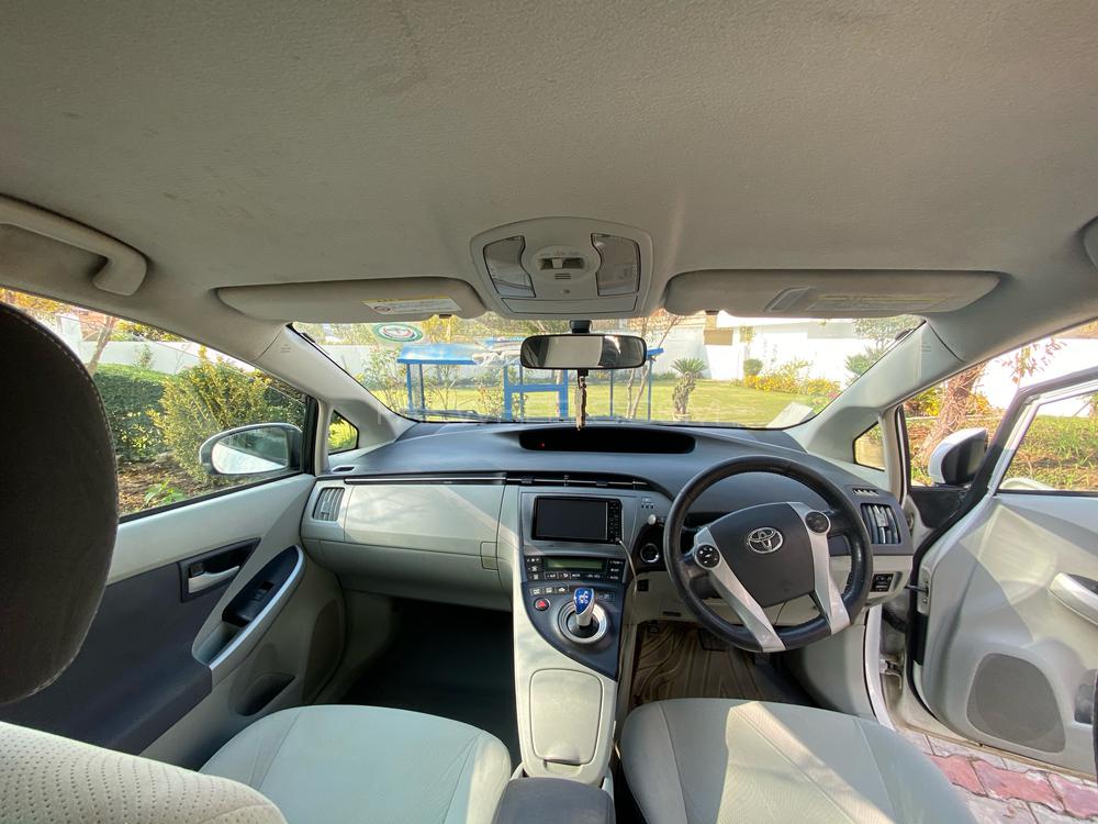 Toyota Prius 2011 for Sale in Gujranwala Toyota Prius 2011 for Sale in Gujranwala Image-7