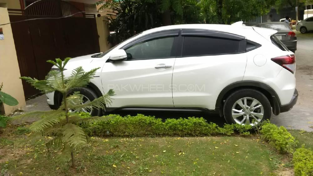 Honda Vezel 2015 for Sale in Islamabad Image-1