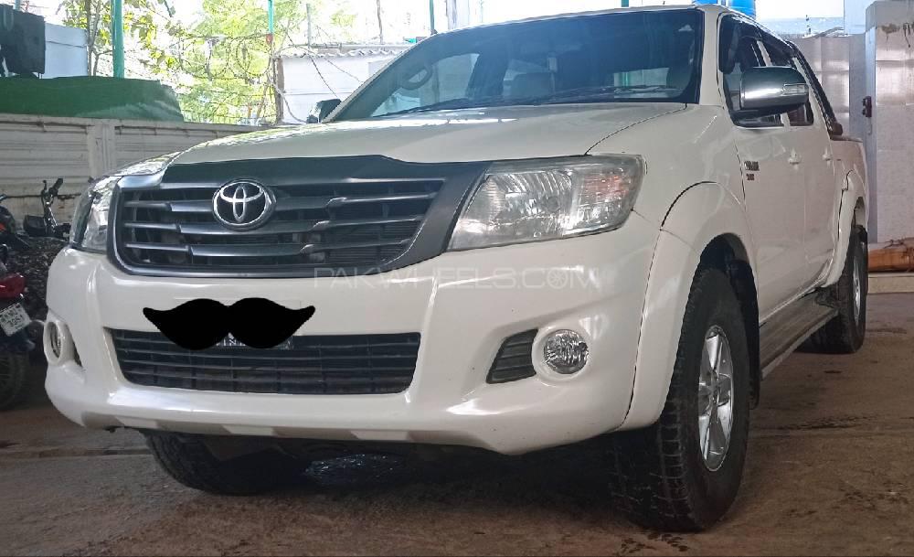 Toyota Hilux 2015 for Sale in Karachi Toyota Hilux 2015 for Sale in Karachi Image-4