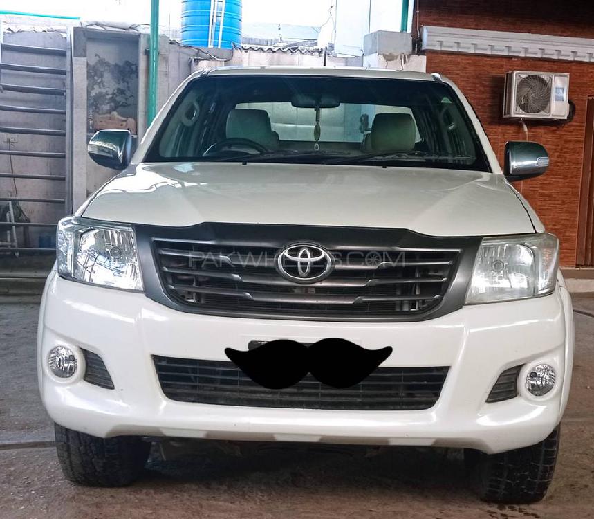 Toyota Hilux 2015 for Sale in Karachi Toyota Hilux 2015 for Sale in Karachi Image-3
