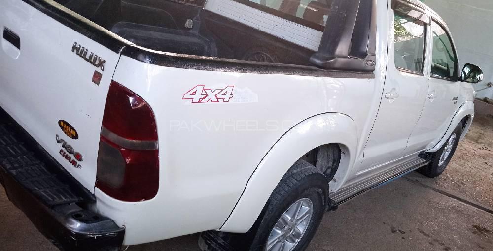 Toyota Hilux 2015 for Sale in Karachi Toyota Hilux 2015 for Sale in Karachi Image-13
