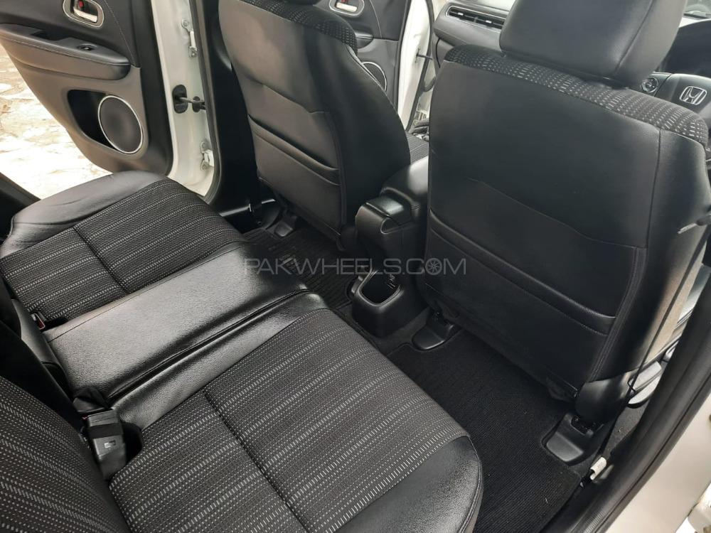 Honda Vezel 2014 for Sale in Lahore Image-1