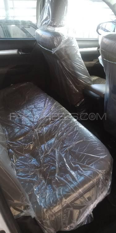 Toyota Hilux 2017 for Sale in Peshawar Toyota Hilux 2017 for Sale in Peshawar Image-5