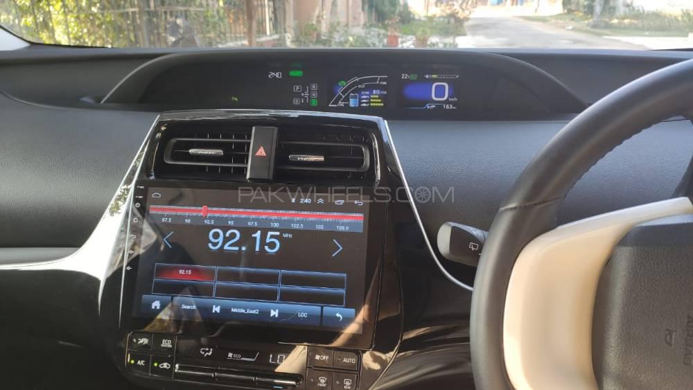 Toyota Prius 2017 for Sale in Lahore Toyota Prius 2017 for Sale in Lahore Image-13