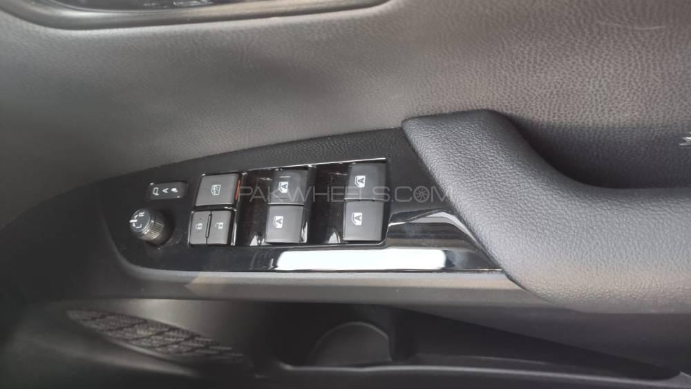 Toyota Prius 2017 for Sale in Lahore Toyota Prius 2017 for Sale in Lahore Image-16