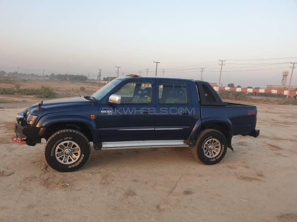 Toyota Hilux 2003 for Sale in Hyderabad Image-1