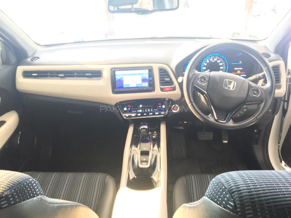 Honda Vezel 2016 for Sale in Karachi Honda Vezel 2016 for Sale in Karachi Image-4