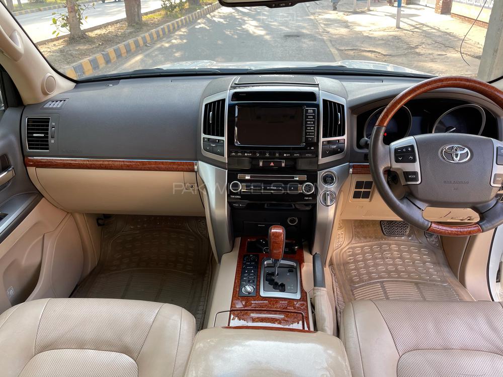 Toyota Land Cruiser 2013 for Sale in Lahore Toyota Land Cruiser 2013 for Sale in Lahore Image-9
