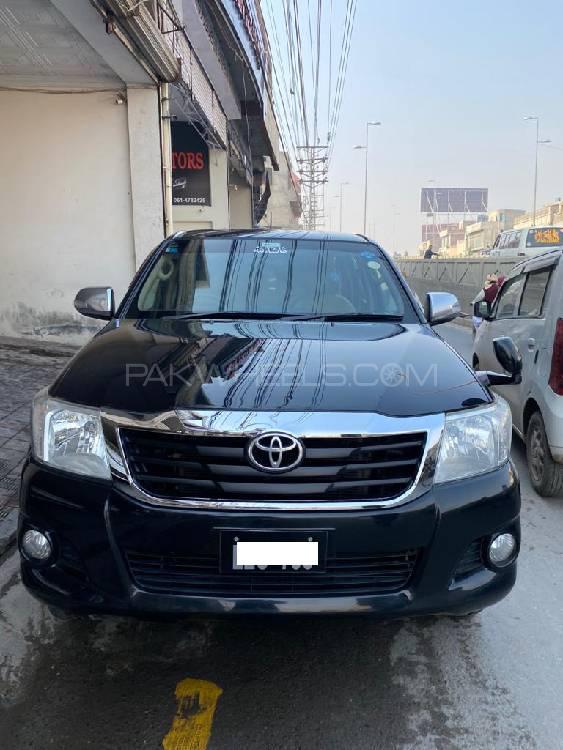 Toyota Hilux 2015 for Sale in Multan Image-1