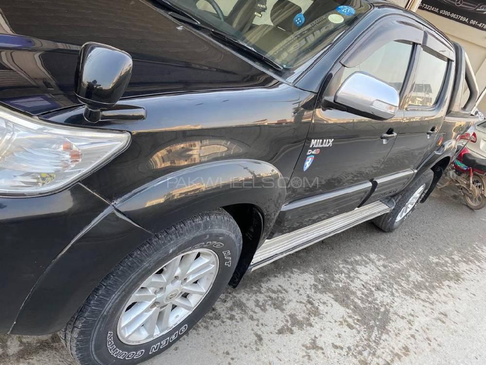 Toyota Hilux 2015 for Sale in Multan Toyota Hilux 2015 for Sale in Multan Image-3