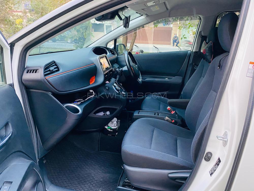 Toyota Sienta 2017 for Sale in Lahore Toyota Sienta 2017 for Sale in Lahore Image-15