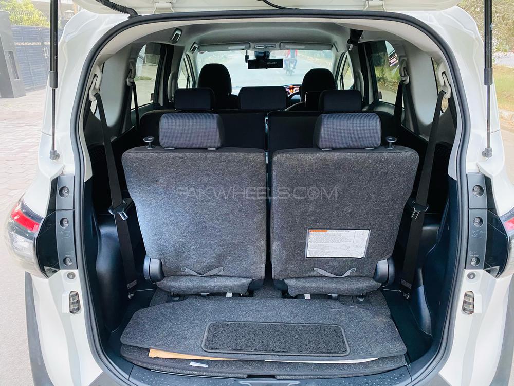 Toyota Sienta 2017 for Sale in Lahore Toyota Sienta 2017 for Sale in Lahore Image-18