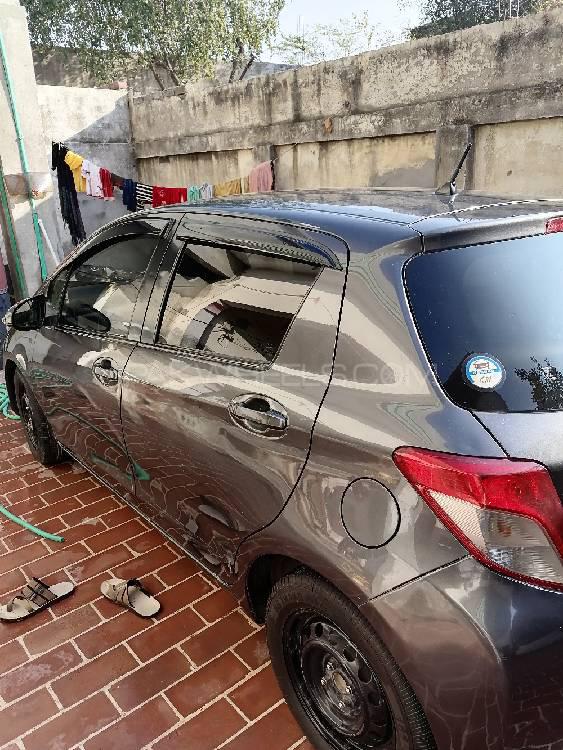Toyota Vitz 2012 for Sale in Nowshera Image-1