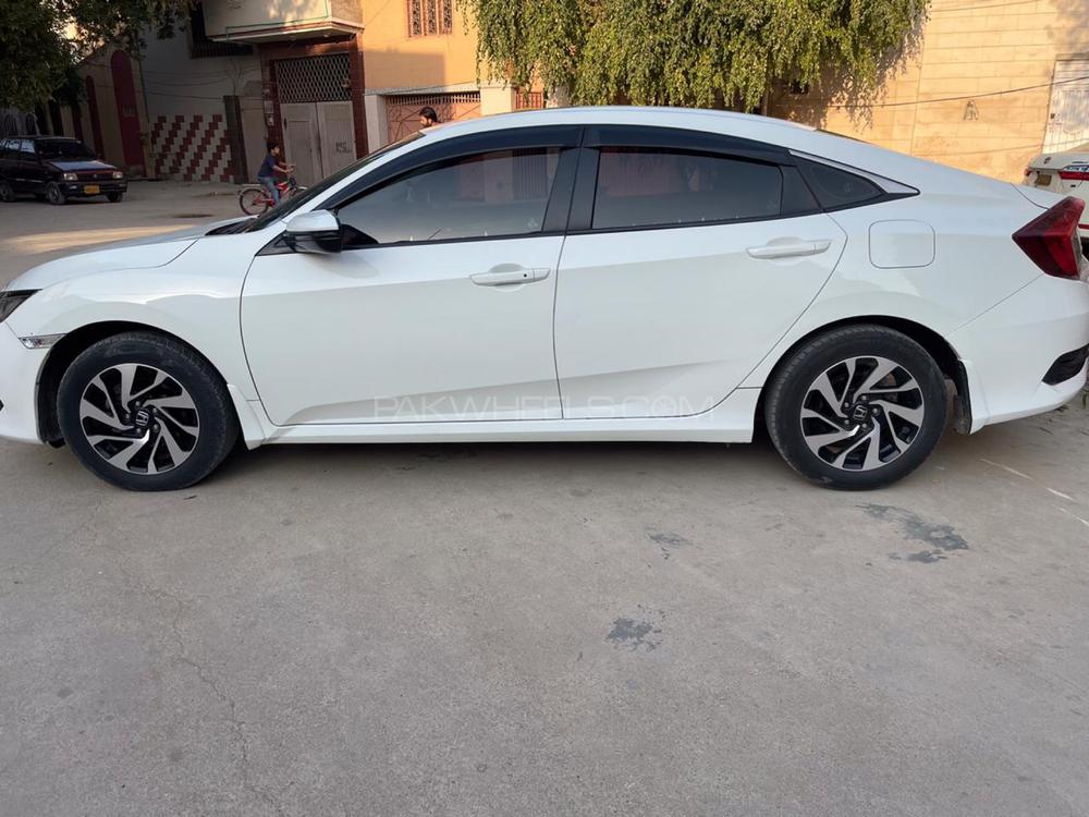 Honda Civic 2018 for Sale in Hyderabad Honda Civic 2018 for Sale in Hyderabad Image-3