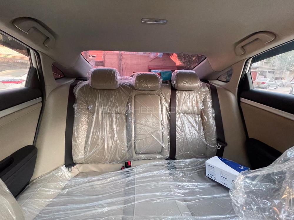 Honda Civic 2018 for Sale in Hyderabad Honda Civic 2018 for Sale in Hyderabad Image-9