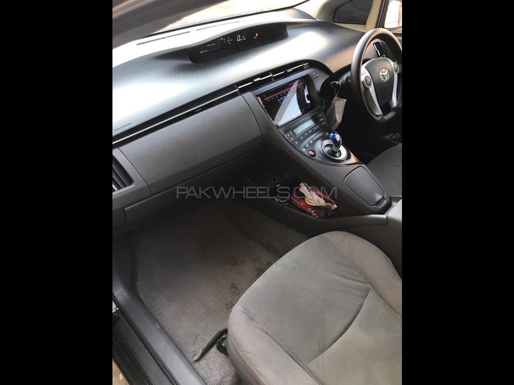 Toyota Prius 2010 for Sale in Peshawar Toyota Prius 2010 for Sale in Peshawar Image-5