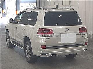 Toyota Land Cruiser 2017 for Sale in Lahore Toyota Land Cruiser 2017 for Sale in Lahore Image-3