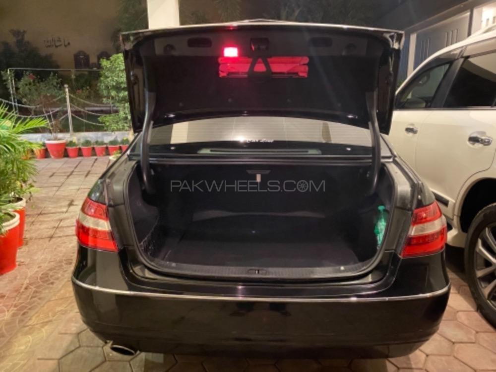 Mercedes Benz E Class 2011 for Sale in Peshawar Mercedes Benz E Class 2011 for Sale in Peshawar Image-9