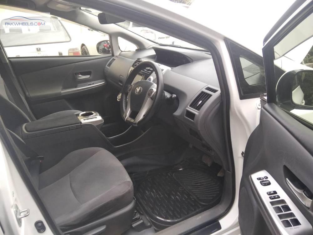 Toyota Prius Alpha 2013 for Sale in Islamabad Toyota Prius Alpha 2013 for Sale in Islamabad Image-10