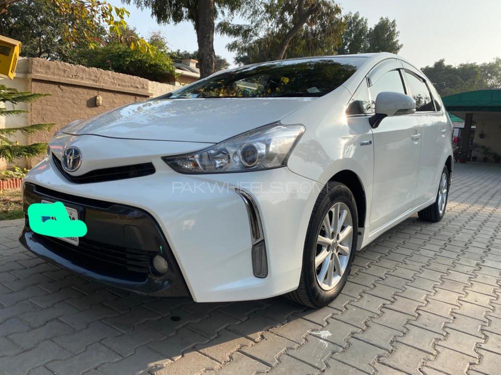 Toyota Prius Alpha 2014 for Sale in Multan Image-1