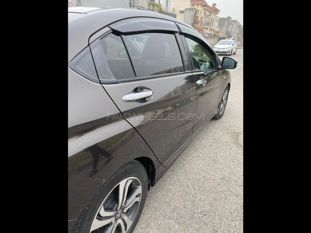 Honda Grace Hybrid 2014 for Sale in Lahore Honda Grace Hybrid 2014 for Sale in Lahore Image-2