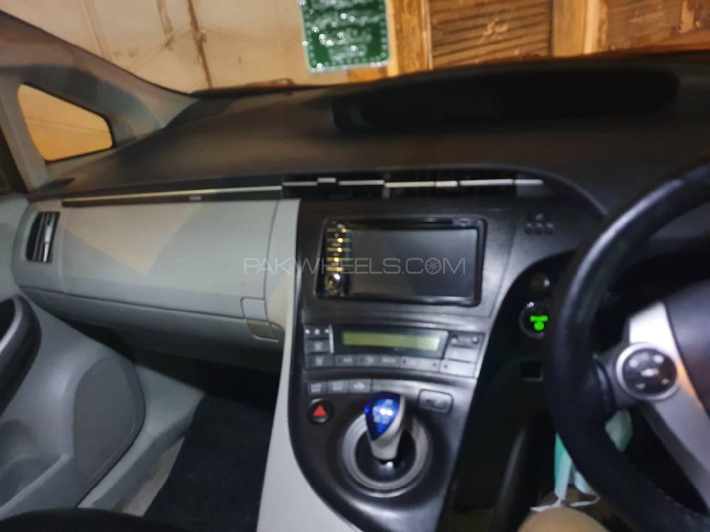 Toyota Prius 2011 for Sale in Sialkot Toyota Prius 2011 for Sale in Sialkot Image-8