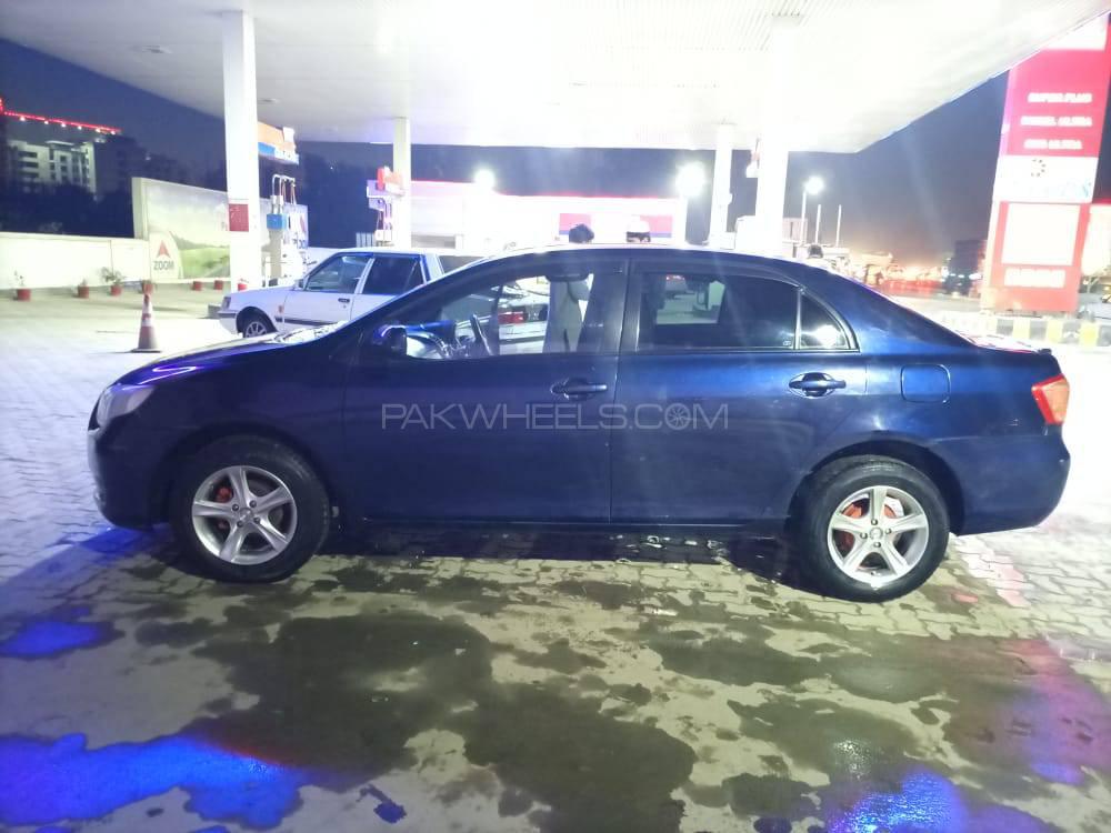 Toyota Corolla Axio 2007 for Sale in Islamabad Image-1