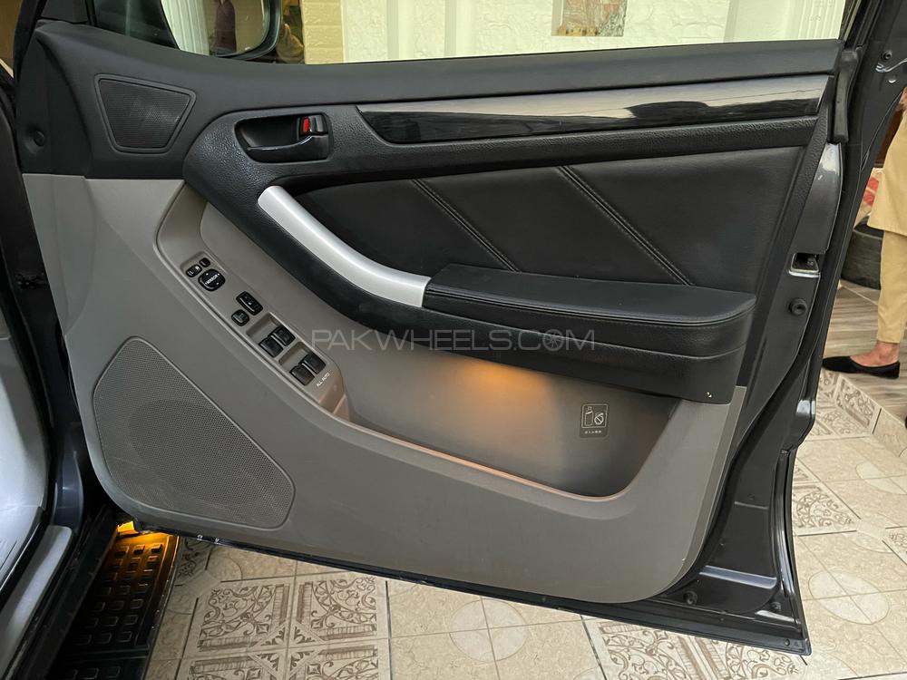 Toyota Surf 2006 for Sale in Karachi Toyota Surf 2006 for Sale in Karachi Image-7