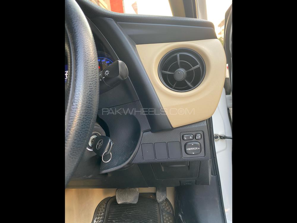 Toyota Corolla 2018 for Sale in Karachi Toyota Corolla 2018 for Sale in Karachi Image-12