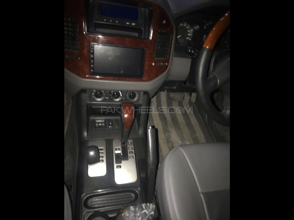 Mitsubishi Pajero 2005 for Sale in Lahore Mitsubishi Pajero 2005 for Sale in Lahore Image-2