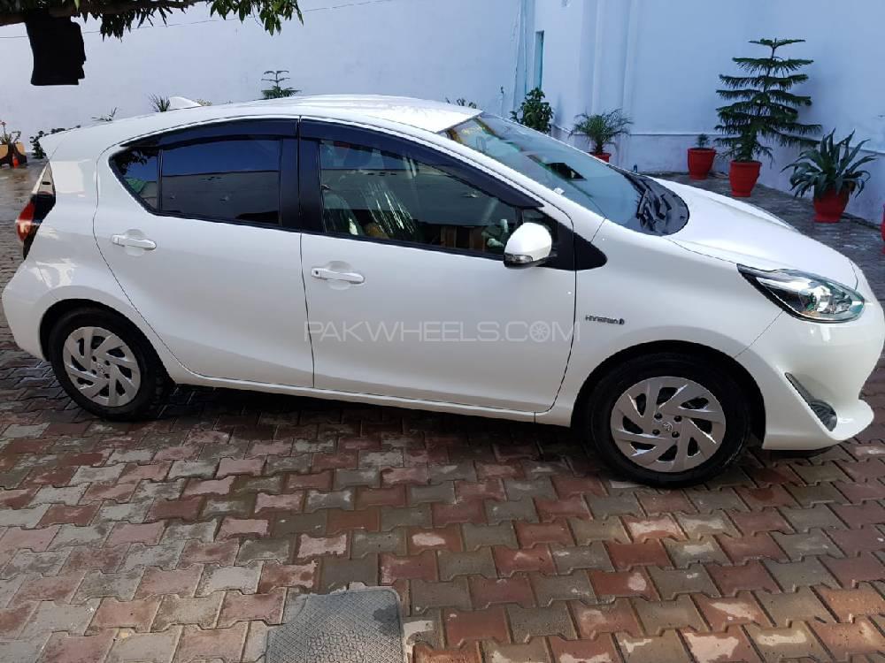 Toyota Prius 2017 for Sale in Malakand Agency Toyota Prius 2017 for Sale in Malakand Agency Image-9