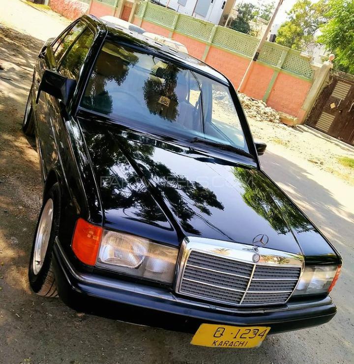 Mercedes Benz E Class - 1993  Image-1