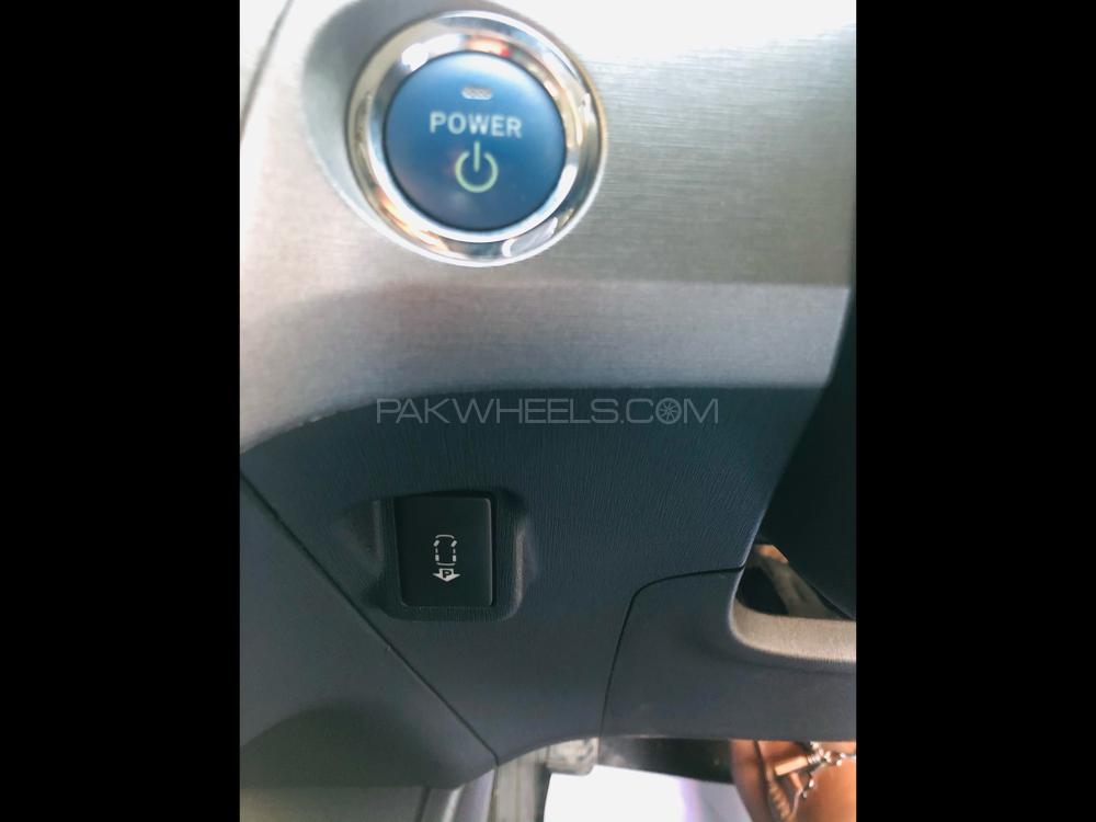 Toyota Prius 2015 for Sale in Karachi Toyota Prius 2015 for Sale in Karachi Image-10