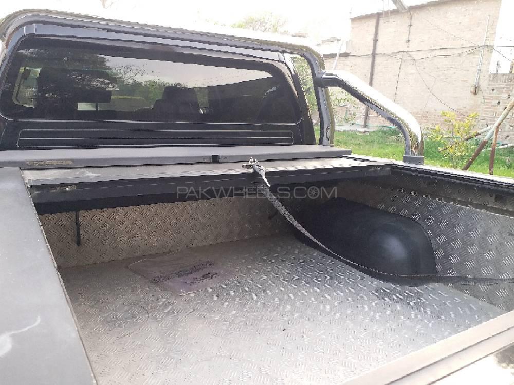 Toyota Hilux 2011 for Sale in Nowshera Toyota Hilux 2011 for Sale in Nowshera Image-9
