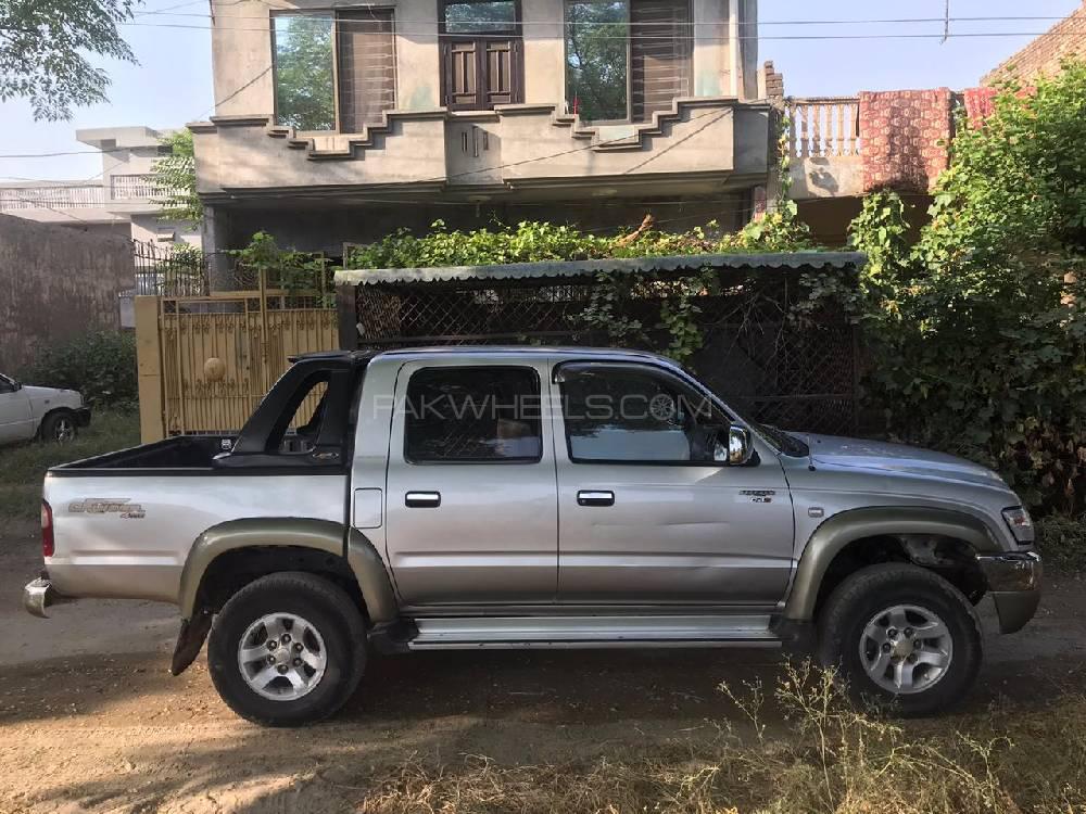 Toyota Hilux 2004 for Sale in Islamabad Image-1