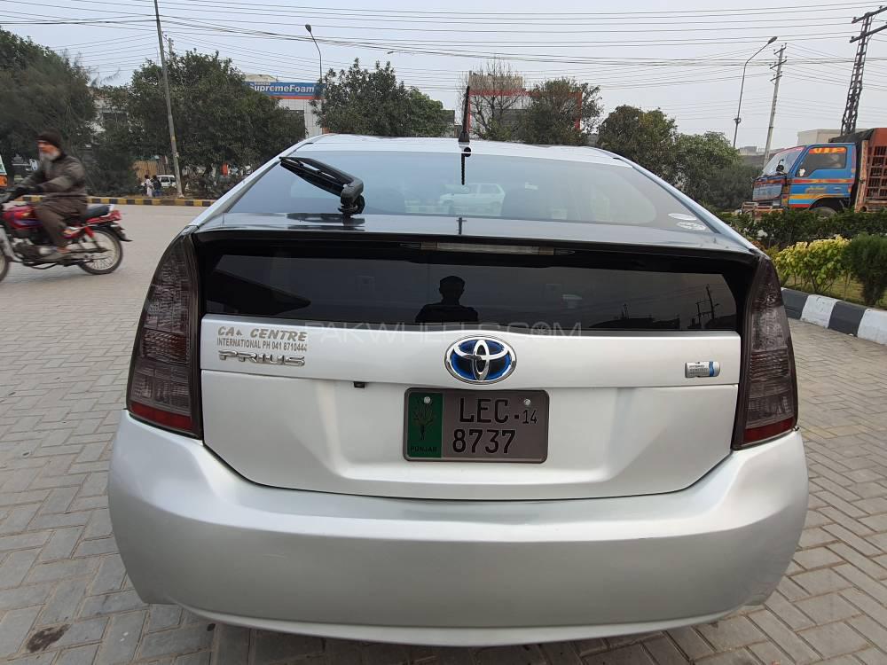 Toyota Prius 2010 for Sale in Lahore Toyota Prius 2010 for Sale in Lahore Image-9