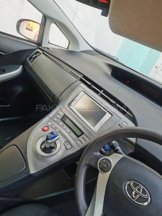 Toyota Prius 2013 for Sale in Peshawar Toyota Prius 2013 for Sale in Peshawar Image-4