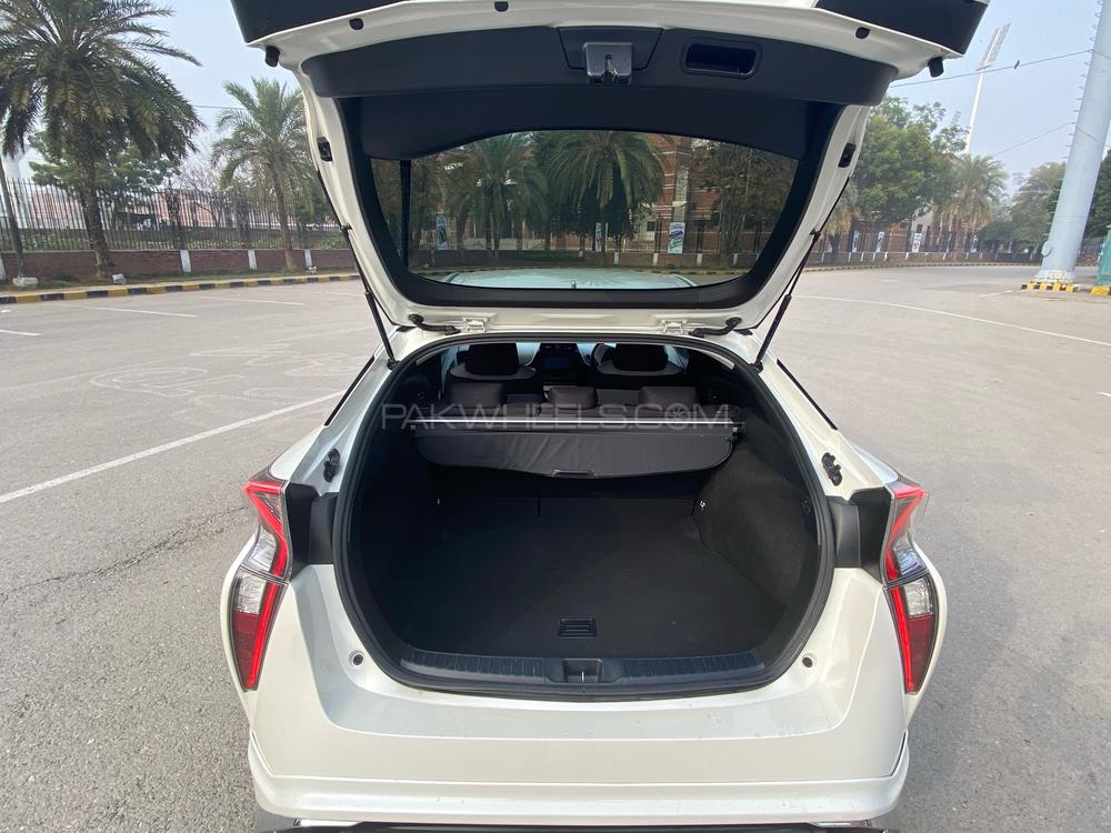 Toyota Prius 2017 for Sale in Lahore Toyota Prius 2017 for Sale in Lahore Image-15