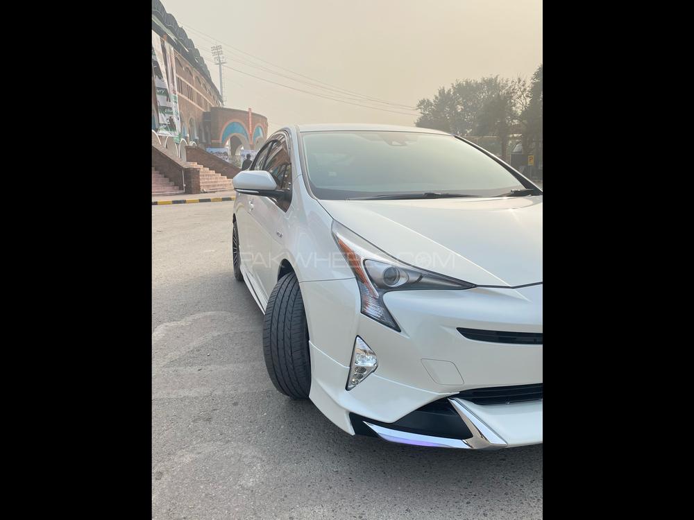 Toyota Prius 2017 for Sale in Lahore Toyota Prius 2017 for Sale in Lahore Image-3