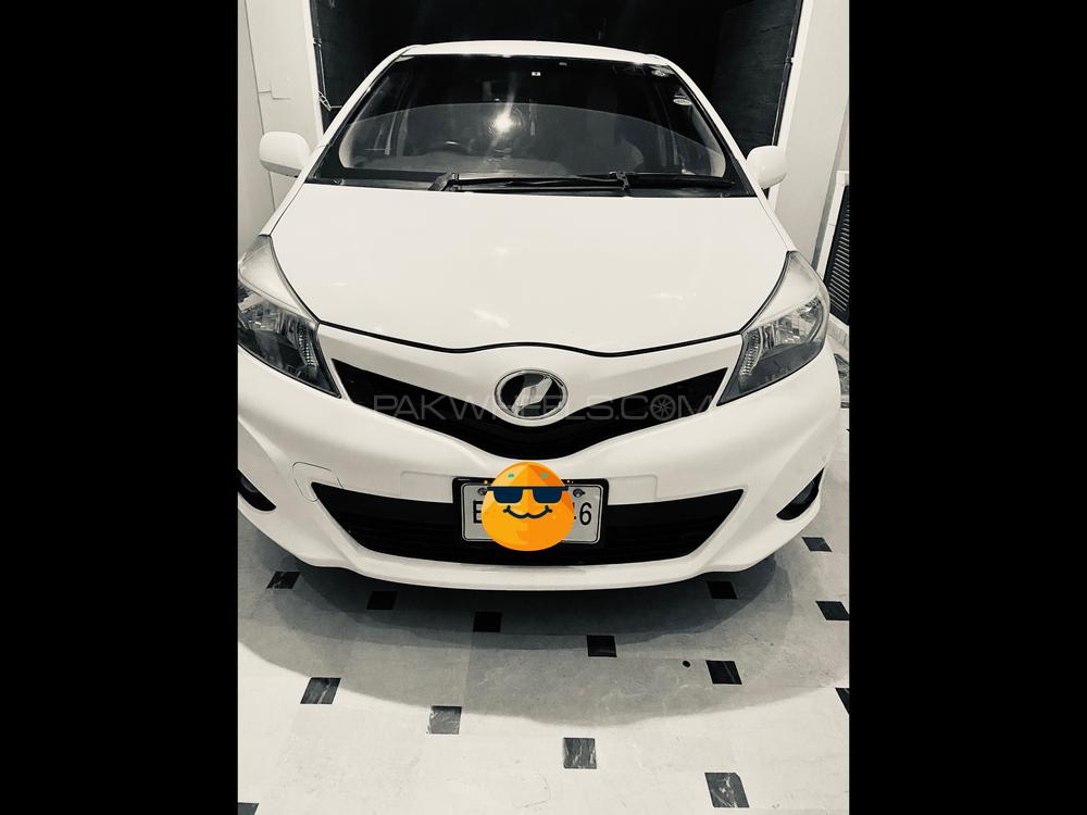 Toyota Vitz 2013 for Sale in Karachi Image-1
