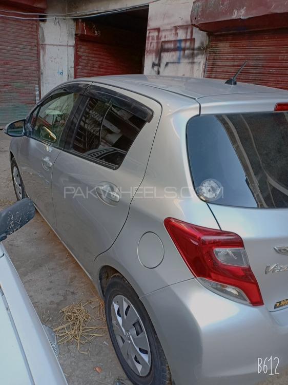 Toyota Vitz 2015 for Sale in Mansehra Image-1