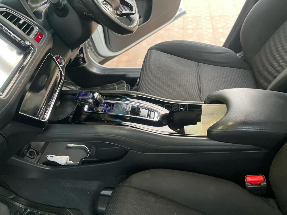 Honda Vezel 2015 for Sale in Lahore Honda Vezel 2015 for Sale in Lahore Image-8