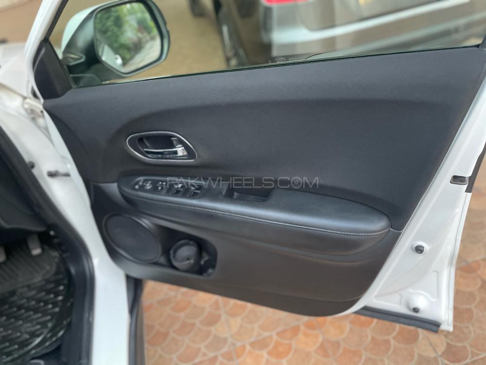 Honda Vezel 2015 for Sale in Lahore Honda Vezel 2015 for Sale in Lahore Image-11